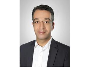 السيد أحمد صدقي مدير فندق هيلتون القاهرة بمركز التجارة العالمي للشقق الفندقية.