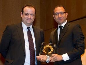 Ahmed Youssef, Regional Director Amadeus MENA receives award