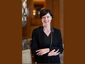 السيدة آنا أولسن مديرة إدارة المبيعات والتسويق في قصر الإمارات