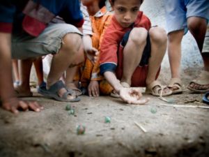 المواطن السوري الذي ملّ الاجتماعات والندوات لم يعد يشبع غضبه سوى أن يرى تلك القرارات التي تخصّ الأسعار والأجور وحل مشكلة السكن والبطالة والتضخم على أرض الواقع