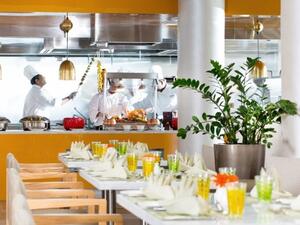 From succulent grills to Asian delicacies, sumptuous cuisines take center stage in a spread of live cooking stations making Arabesque an ideal destination for gourmands in the UAE.