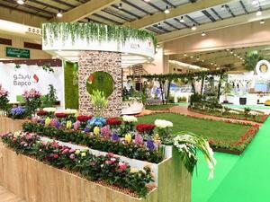 المعرض حضور حوالي 50 الف زائر بزيادة تقدر 11 بالمئة عن العام الماضي.