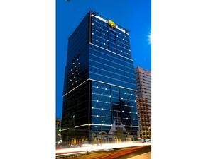 يقع فندق جنة – برج السراب في قلب العاصمة أبوظبي ويحاط بعدد هائل من المتاجر والمطاعم ومراكز التسوق التجارية.