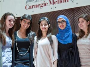 وطلاب جامعة كارنيجي ميلون في قطر