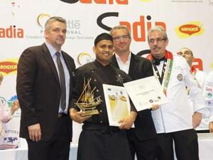 الشيف ماهيش أرونا، المسؤول في المطبخ الرئيسي للفندق