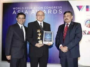 Dr. Ali Nazmi, Dean of Engineering Faculty receiving the award
