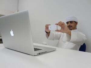 طالب من جامعة خليفة