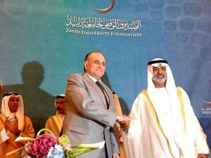 الشيخ نهيان بن مبارك، وزير التعليم العالي والبحث العلمي رئيس جامعة زايد، وعثمان سلطان، الرئيس التنفيذي لـ دو 