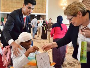 اختتم فريق عمل الفندق حفل التخريج بمكافئة الأطفال بالعديد من الهدايا على الإنجازات التي حققوها.