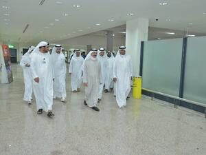 سعادة سلطان بن سليم خلال جولته بمبنى 2 بمطار دبي الدولي