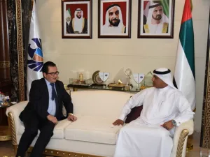	أحمد محبوب مصبح خلال استقباله أرمان إيساغالييف القنصل العام لجمهورية كازاخستان بدبي، بحضور فيصل لطفي