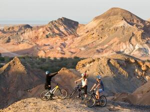 Desert Islands, Moutain biking with Emirati Guide