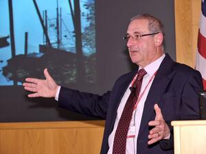 Dr. Graham Buirski of the Radiology Department at Sidra Medical and Research Center, speaks at Weill Cornell Medicine-Qatar’s Grand Rounds