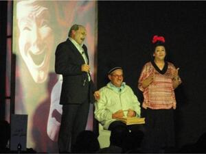 خلال المسرحية