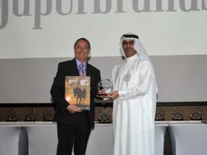 Khalid Hadi, Director of Brand & Corporate Communications, receiving the Superbrands Award for ENOC from Mike English, Director, Superbrands Middle East