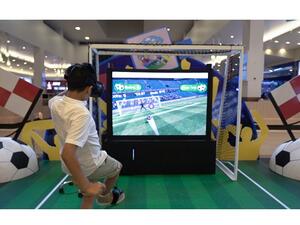 Shoppers are invited to take their best shot and score some goals in the football-themed mixed-reality VR game to win.