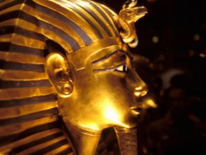 يتوقع وزير البترول المصري أن يوفر كل 10 مناجم من مناجم الذهب التي تنتظر الاستثمار 35 ألف وظيفة لأبناء مصر