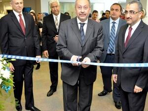 الدكتور ماجد عثمان، الوزير المصري للاتصالات وتكنولوجيا المعلومات، يفتتح المقر الجديد لشركة إتش بي في القرية الذكية