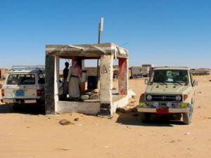 كثير من المحطات في اليمن وقعت فيها مشاكل من شدة الزحام حيث قتل فيها شخص وأصيب آخر وأحرقت إحدى المحطات