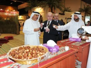 الزوار يتوافدون على مهرجان الإمارات الدولي للنخيل والتمر