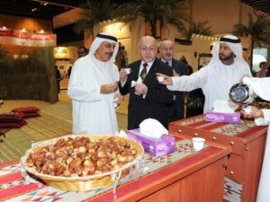 الزوار يتوافدون على مهرجان الإمارات الدولي للنخيل والتمر
