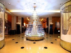 شجرة الكرسمس من تصميم ايلي صعب