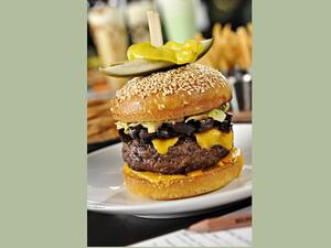 مطعم فايربيرد داينر