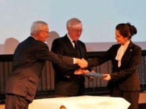 جاء تكريم المهندسة رجاء الزياني خلال القمة السنوية للإدارة الإستراتيجية التي استضافتها العاصمة البريطانية لندن بمشاركة أكثر من 200 من الخبراء والمختصين في إدارة الإستراتيجيات