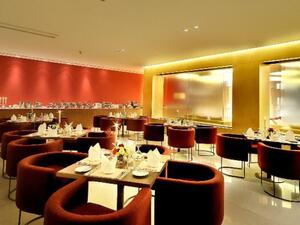 مطعم ومقهى النافورة في مركز ورزيدنس البستان