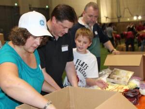 جنرال إلكتريك مع منظمة Adopt-a-Camp