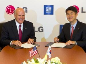 GM Vice Chairman, Steve Girsky and Juno Cho, President and Chief Operating Officer of LG Corp