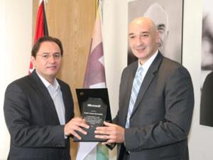 Omar Maani, Mayor of the Greater Amman Municipality and Sayed Hashish, Microsoft Regional General Manager, North Africa East Mediterranean & Pakistan (NEPA)
