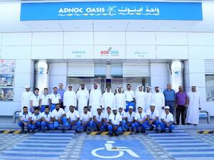 تقدم المحطة خدمات تبديل الزيت والغسيل الآلي للمركبات، وورشة صغيرة لتصليح المركبات، ومستودع اسطوانات الغاز المسال.