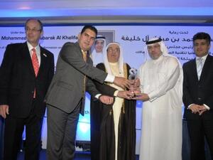 Mustafa Kaddoura, Acting CEO, Smartworld receiving the award from Shaikh Mohammed bin Mubarak Al Khalifa