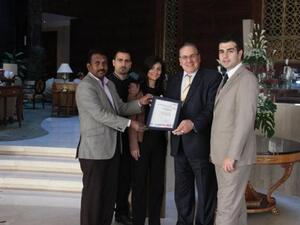 خلال استلام الشهادة