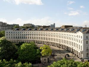 نجح بنك ABC في ترتيب وإغلاق تسهيل مالي بقيمة 250 مليون جنيه إسترليني لمجموعة من المؤسسات المستثمرة وكبار المستثمرين من الخليج وأوروبا وذلك لتطوير مبنى سكني في مدينة لندن.