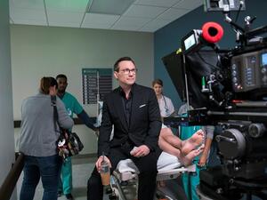 ترى شركة إتش بي أنه أصبح من الضروري التوعية على نطاق شامل بالمخاطر الإلكترونية، وخصوصًا بعد أن قامت مراكز الرعاية الصحية، والمستشفيات بالتبليغ عن عدد كبير من الهجمات الإلكترونية على مستوى العالم. 