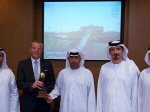 معالي احمد الحميري رئيس شركة قصر الامارات وسعادة سلطان الحميري المدير العام لشركة قصر الإمارات وسعادة صلاح الوسواسي عضو مجلس إدارة شركة قصر الإمارات وسعادة منصور المنصوري عضو مجلس إدارة شركة قصر الإمارات والسيد هولجر شروت المدير العام لفندق قصر الإمارات