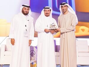 Salem Ahmad Almoosa, Chairman and General Manager of Falconcity of Wonders, was presented with an award in appreciation of the strategic role as Platinum Sponsor of the first Arab Land Conference.