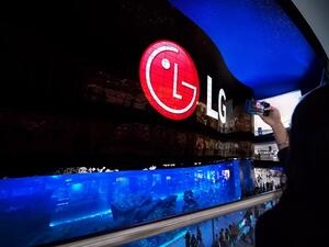 Securing the title of the world’s highest resolution video wall, the display was designed and built using 820 LG Open Frame OLED signage panels.