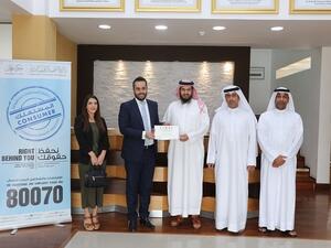 During its visit to DED-Ajman’s headquarters in the Corniche Building, the business groups awarded a trophy to the Department.