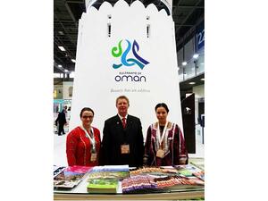 خلال المعرض