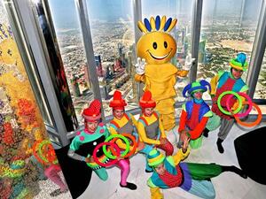 مدهش على قمة برج خليفة.