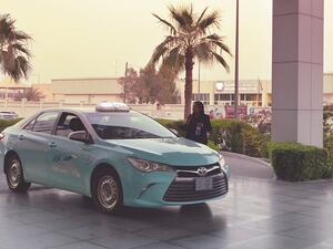 وقام فريق عمل الفندق بتوزيع وجبات مختارة تضمنت الأغذية والمشروبات، على سائقي سيارات الأجرة وركابهم الذين تواجدوا على إشارات (برج التويوتا).