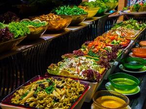 بإمكان الضيوف الاستمتاع بوجبة غداء البرانش التركي كل يوم سبت من الساعة الواحدة بعد الظهر وحتى الرابعة عصراً