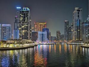 The Wide Angle Lens enables you to cram more into your shot.