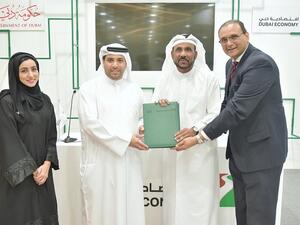 The MoU was signed by Ali Ibrahim, Deputy Director General of DED and Managing Director of emcredit Limited, and Muna Al Qassab, CEO of emcredit Limited, with Abdalla Al Shamsi, CEO Digital Force PRO and Co-founder of ebooc, and Sunil Malhotra, Co-founder of ebooc and MD of Bchain.