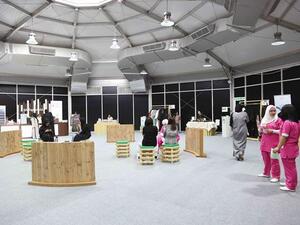 خلال المعرض