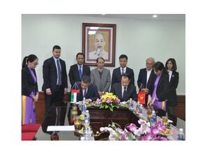 جانب من توقيع الاتفاقية