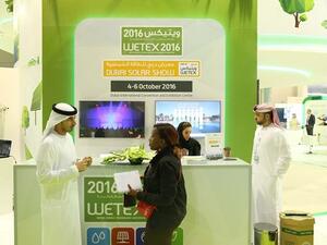 خلال المعرض